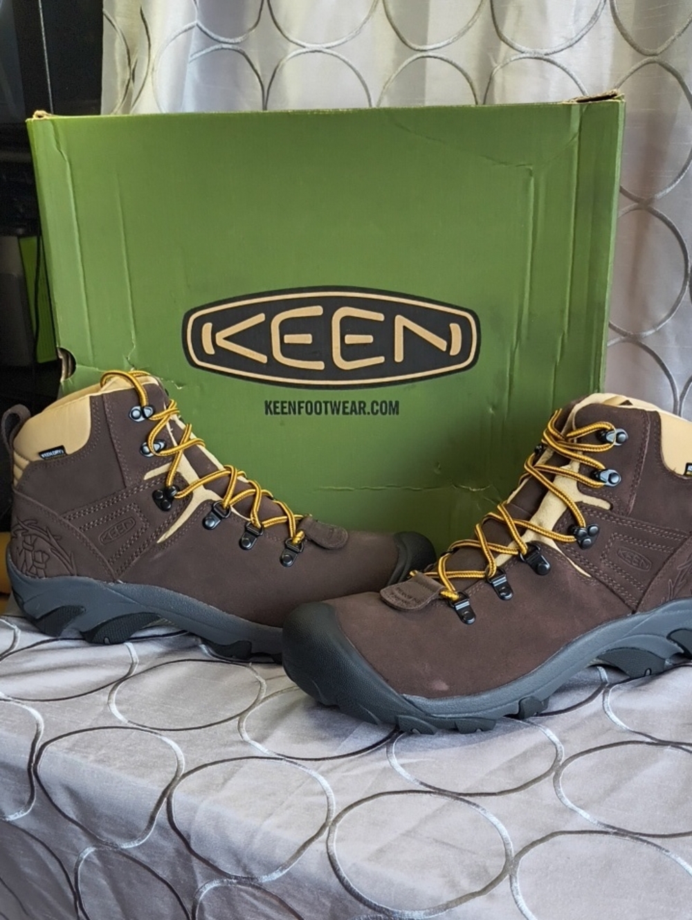 KEEN Brown and Tan Men's Waterproof Hiking Boots Size 11.5 SS4